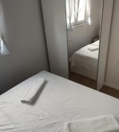 Alen Apartment Vir